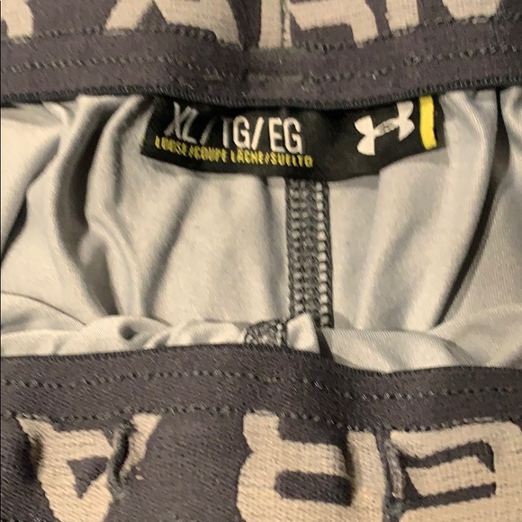 Men’s Under Armour XL grey pattern shorts - Picture 3 of 4
